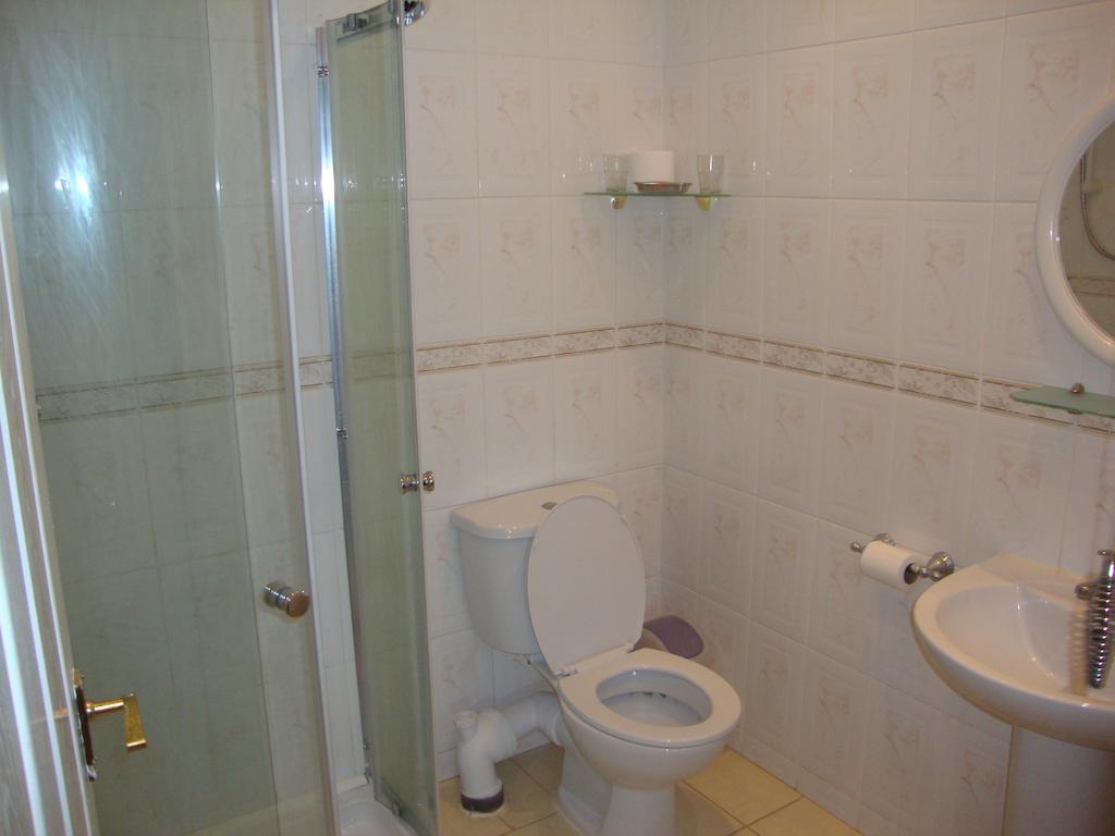 Lakeland Guest House Пемброук Док Номер фото